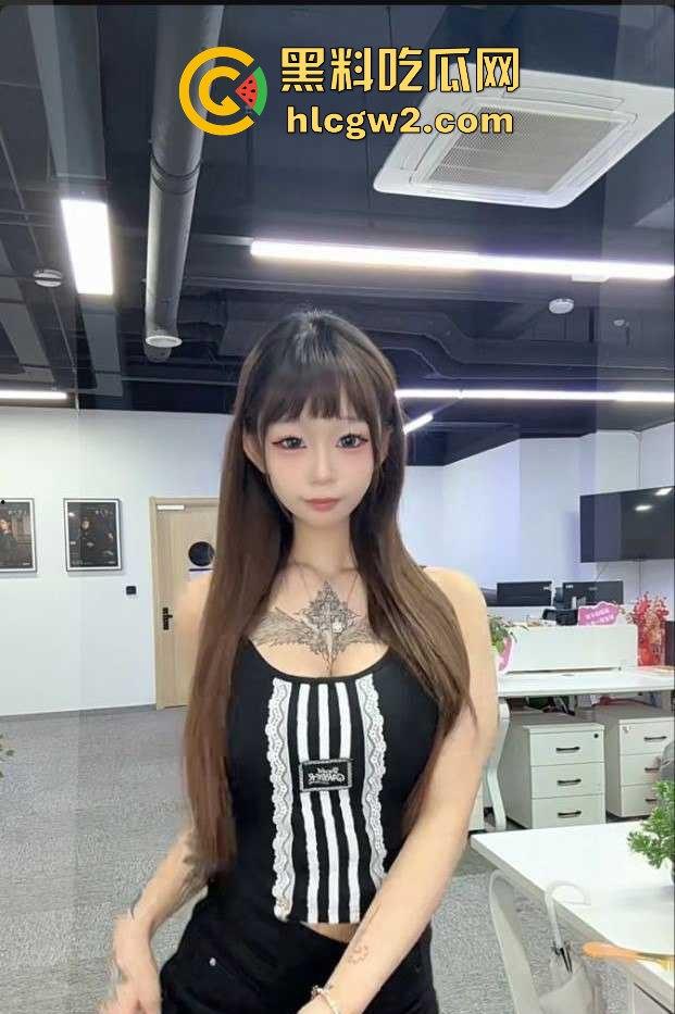 抖音精神小妹【小小姜】翻车！两万粉丝的她竟是隐藏福利姬，高价私密内容被曝光！-8