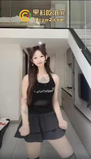 抖音精神小妹【小小姜】翻车！两万粉丝的她竟是隐藏福利姬，高价私密内容被曝光！-19