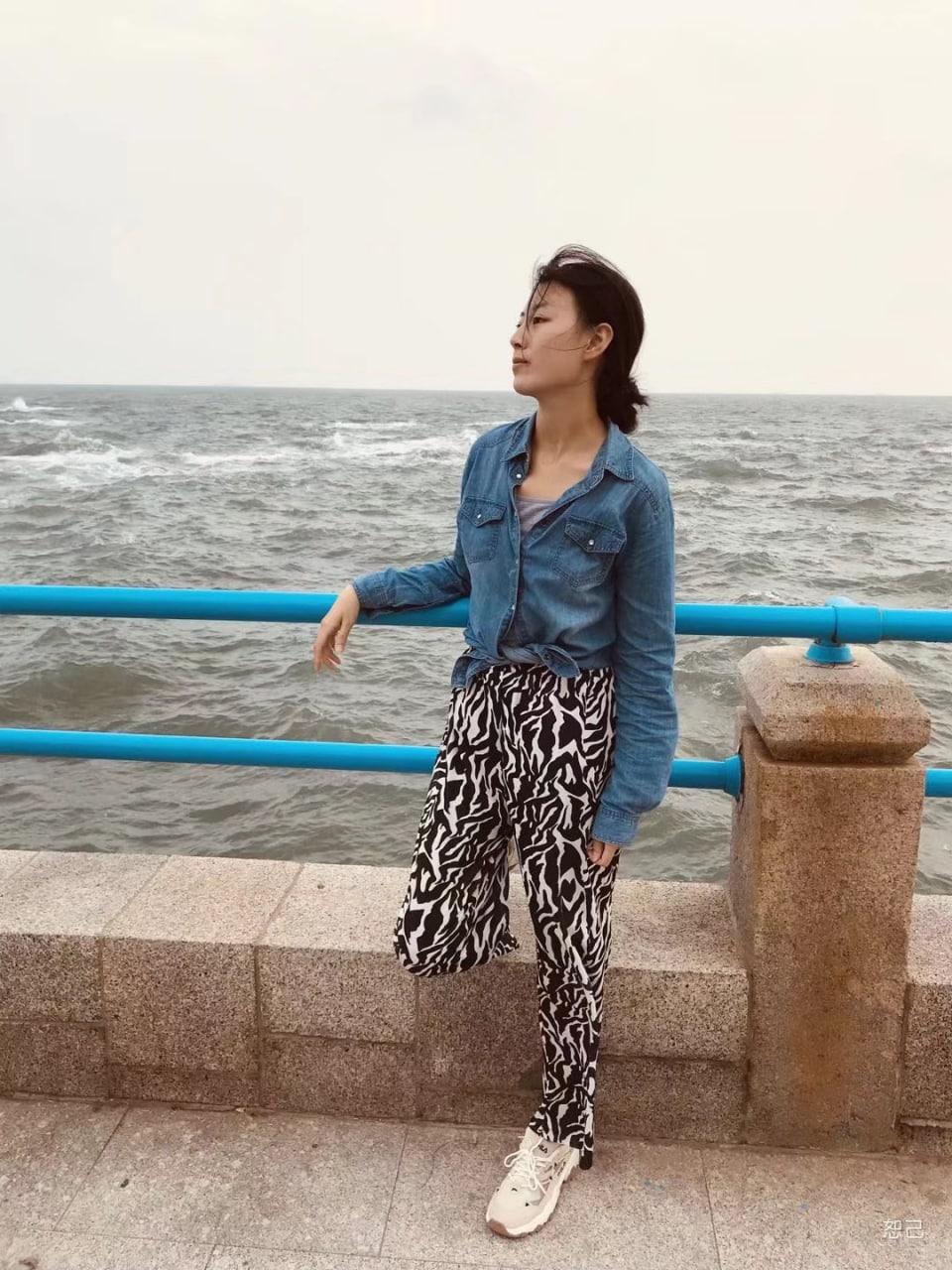 【反差女友】3p骚妻，自愿掰开双腿-1