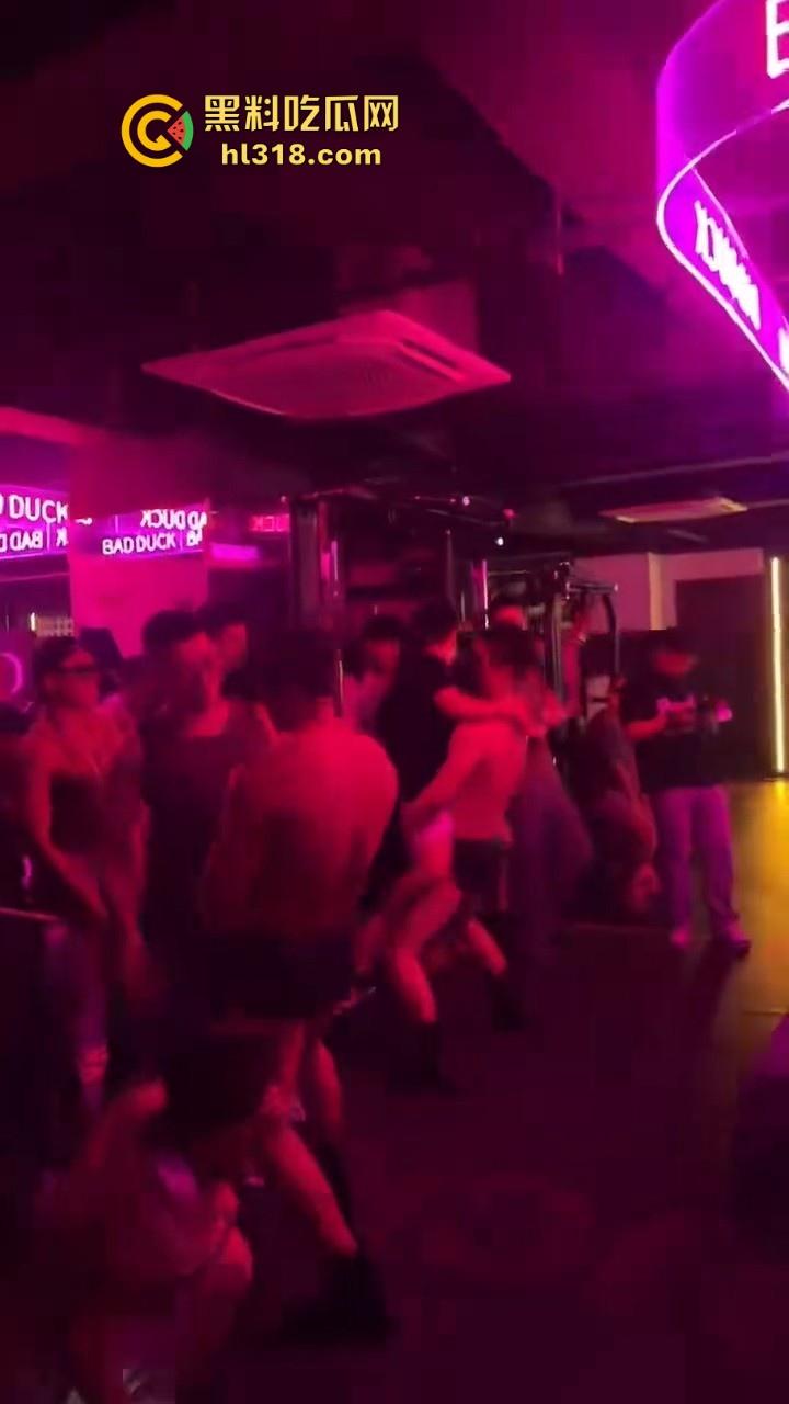 重庆江北区新开业了一家男士健身房，主打gay佬风，健身猛男教练在线指点，硬肛到底！-1