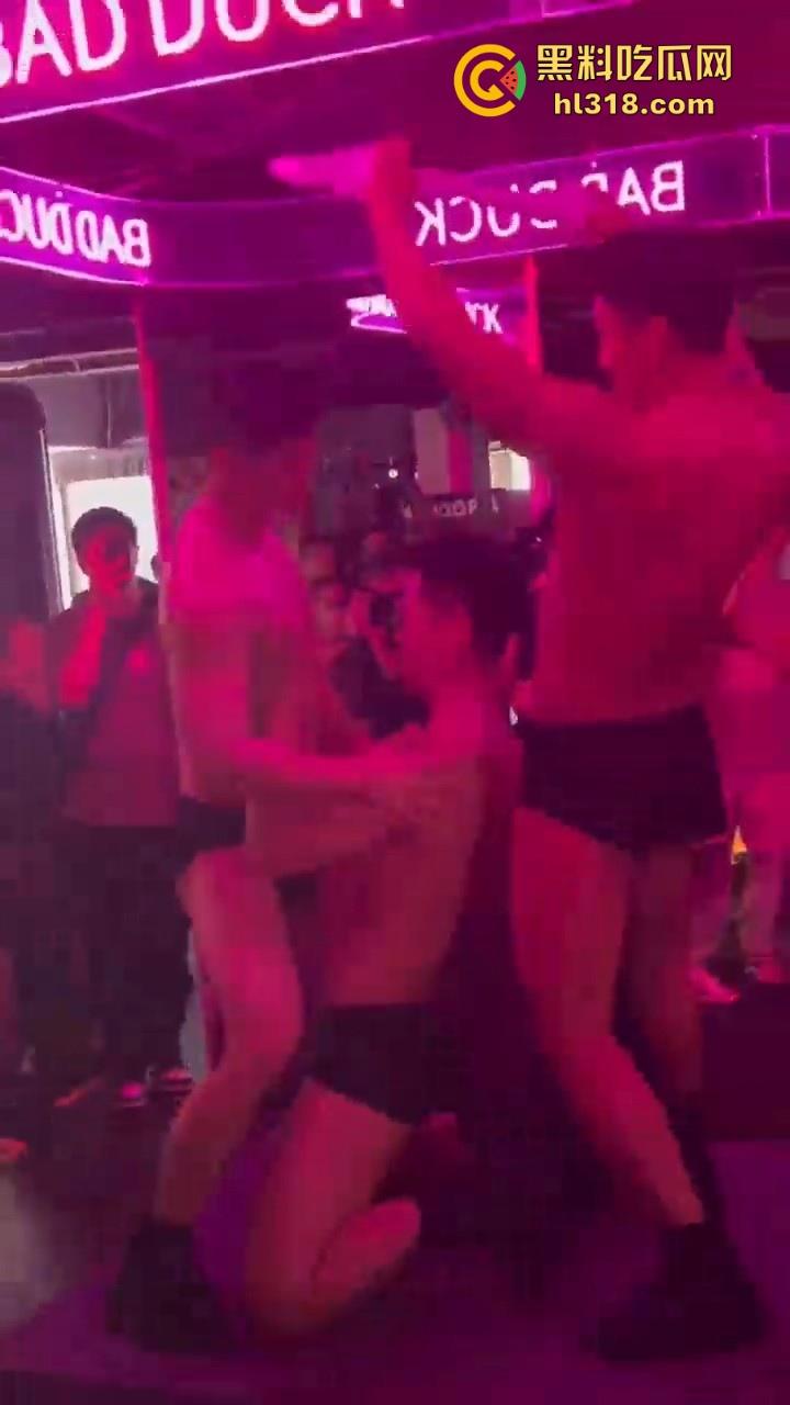 重庆江北区新开业了一家男士健身房，主打gay佬风，健身猛男教练在线指点，硬肛到底！-5