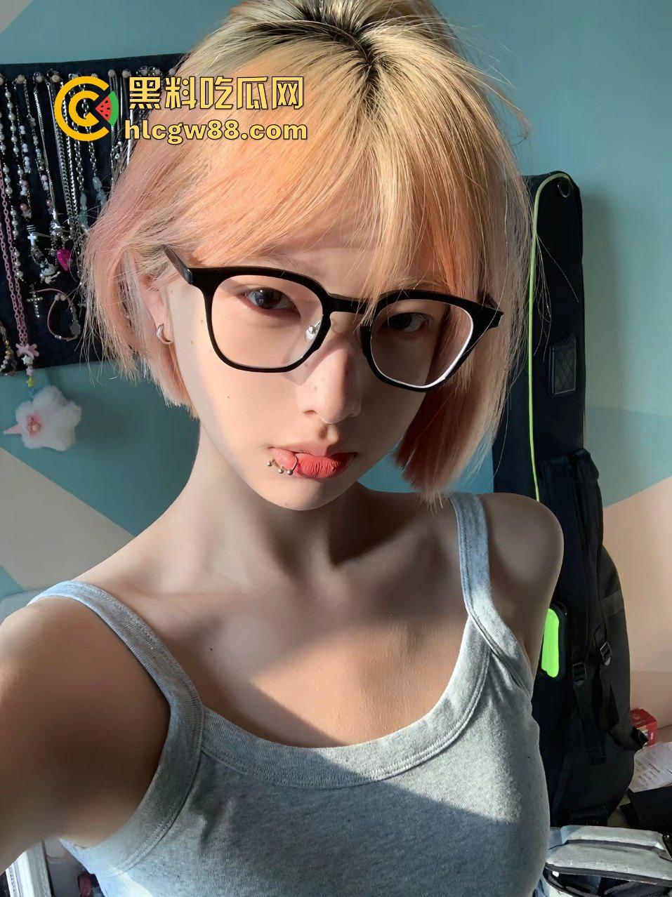 杭州气质女神反差婊【陈茜】大学毕业沦为大哥肉便器母狗，淫荡口交后入操逼性生活丰富！-2