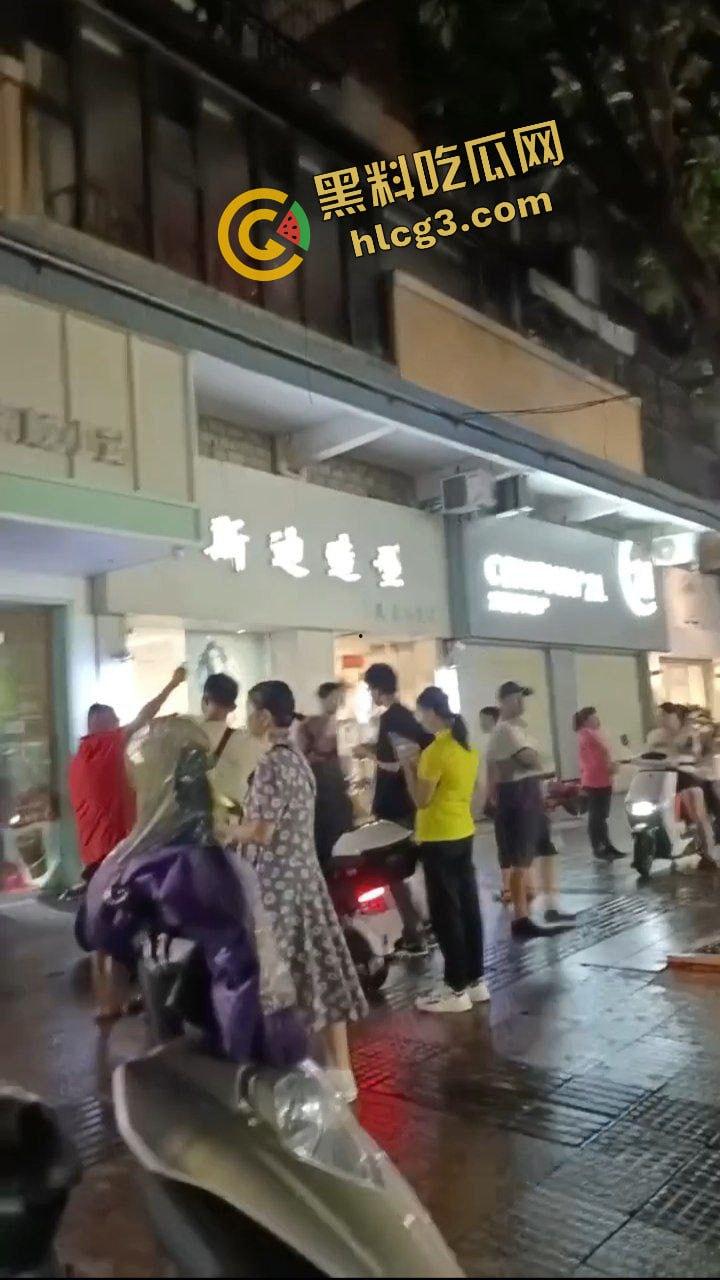 广西梧州食品公司老板跑路！一夜之间关闭所有店铺 员工消费者 集体起义围堵讨债！-10