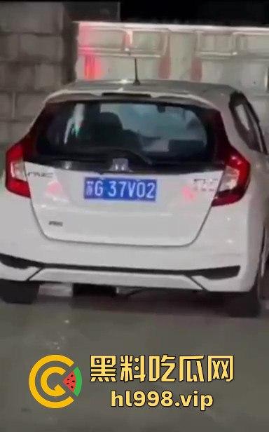 瓜友爆料现场抓包车震！用力猛干，绝对不是夫妻，吓得我站起来猛蹬！-1