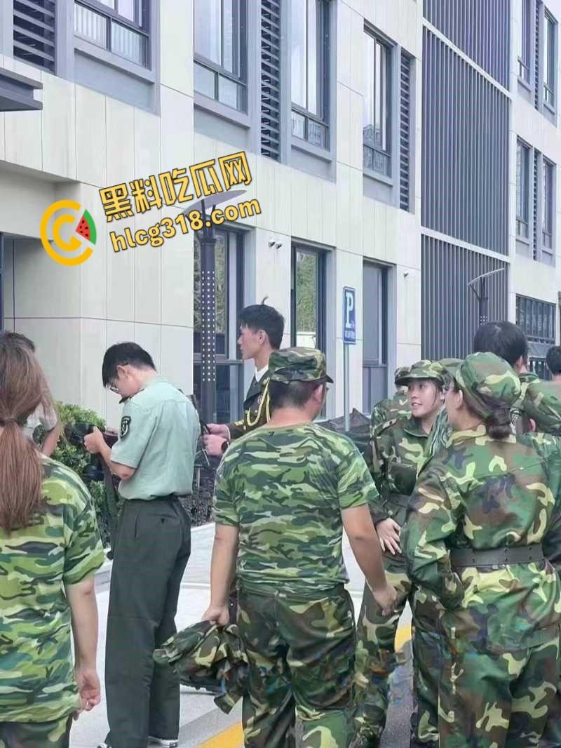 杭州浙大城市学院女学生和教官约炮，新生学妹勾引教官啪啪，曝光后教官还被抓走蹲了七天！-3