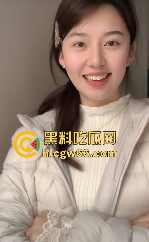 抖音极品巨乳【兔子小笨蛋】清纯甜妹人设彻底崩塌 私下约会榜一金主被曝 十足的巨乳反差母狗！-5