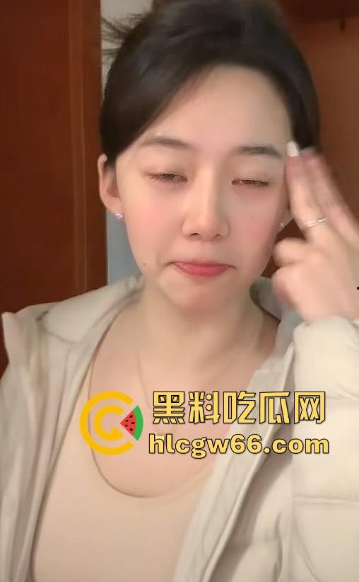 抖音极品巨乳【兔子小笨蛋】清纯甜妹人设彻底崩塌 私下约会榜一金主被曝 十足的巨乳反差母狗！-6