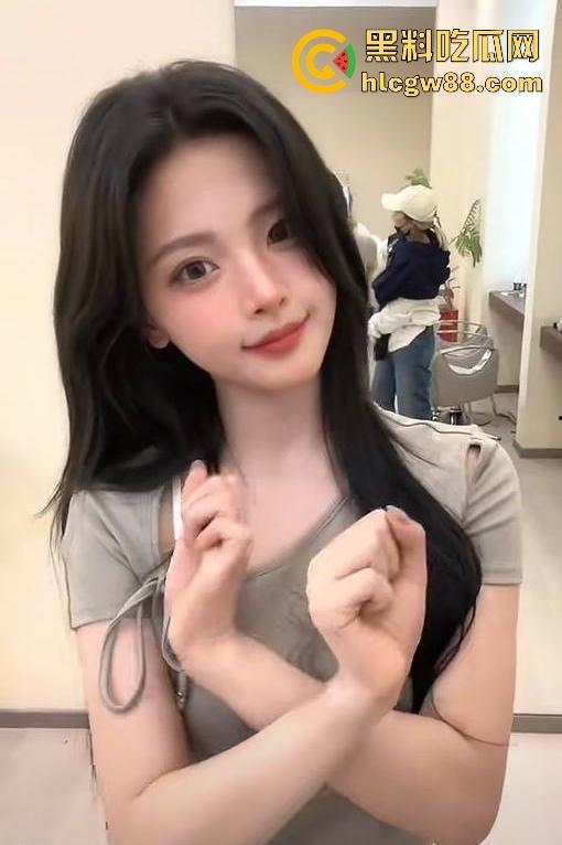 【杨超越】抖音直播意外走光露出乳头，看不出来呀奶头这么大，出名前肯定不少约 给瓜友们放福利-5