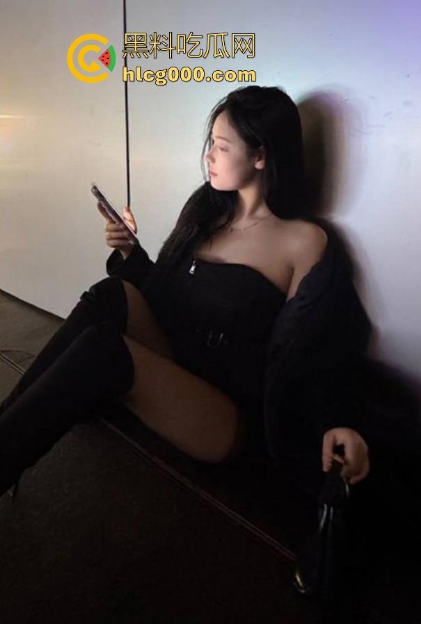 海角乱伦,姐姐化身性感尤物,情趣丝袜搭配红底高跟,跪舔大屌求操,撩人到炸!-3