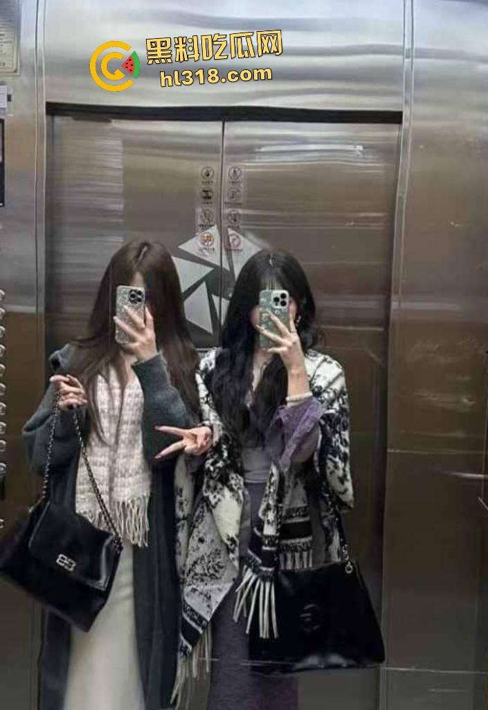 抖音21岁美少女【小兰兔了】四川轻化工大学学生，黑丝自慰撕烂摸逼，再加钱可以上床操逼了！-4