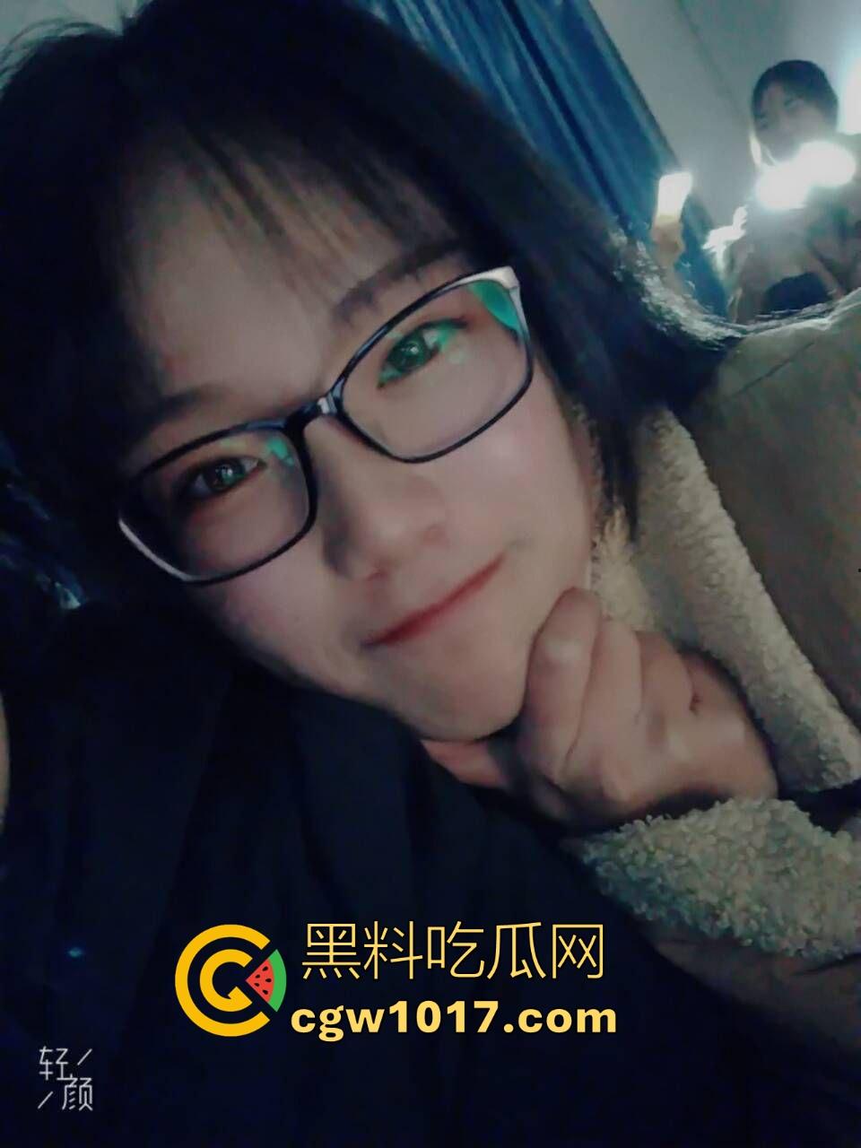 瓜友投稿!四川文化传媒职业技术学院【黄翠莹】真实女友自拍投稿,给所有人看看这骚货在网上有多骚多反差!-6