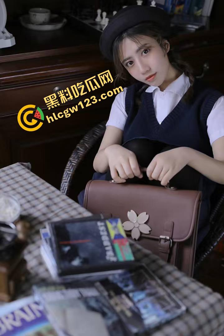 深圳外企行政经理【李妍】穿情趣内衣边口交边自慰，逼屁眼全塞满，两个洞都装不下欲望了！-4