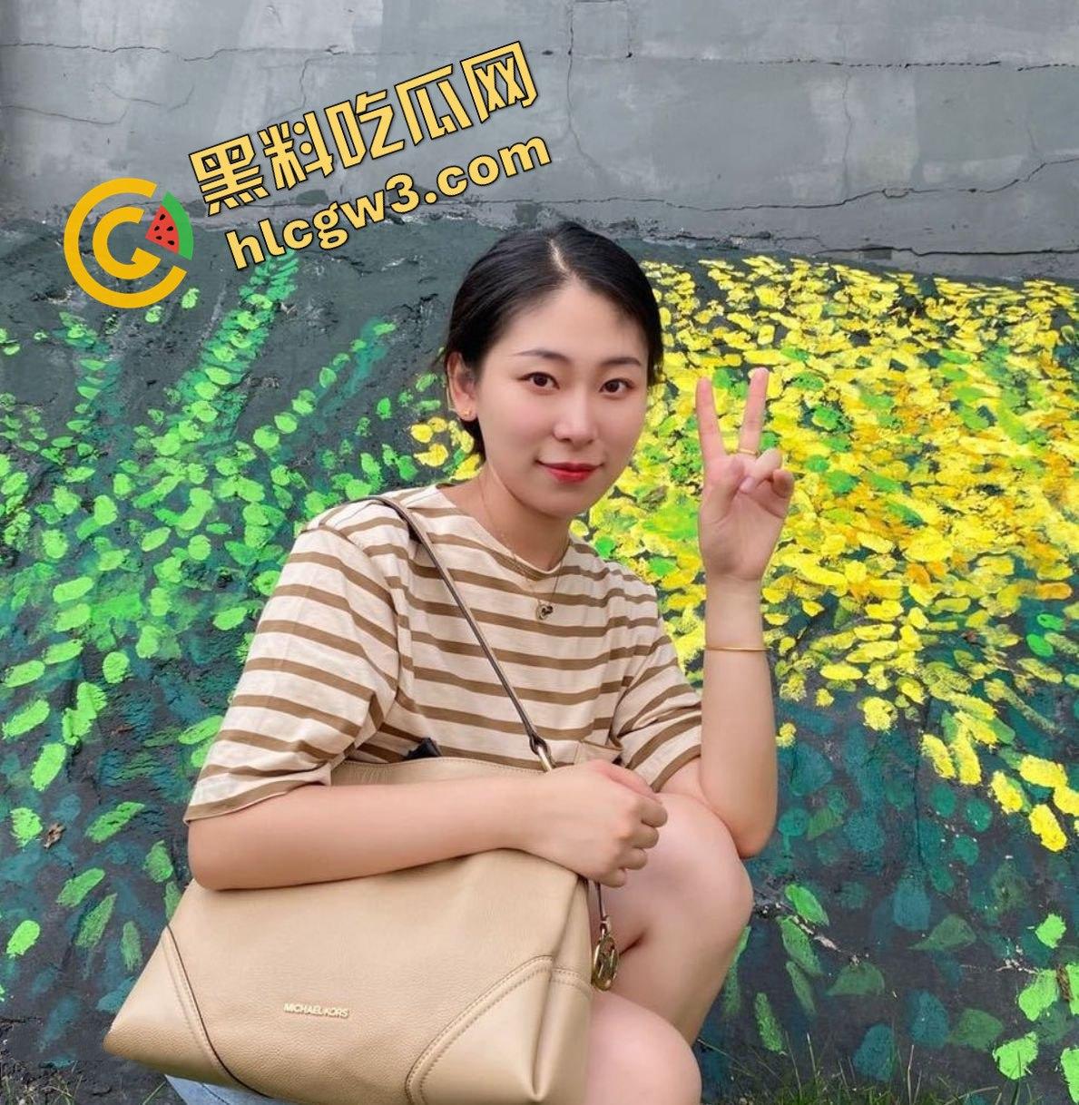 广州东莞已婚骚贱小少妇『何春颖』与老公户外厕所偷偷后入 捆绑黑丝性爱!独家流出!-3