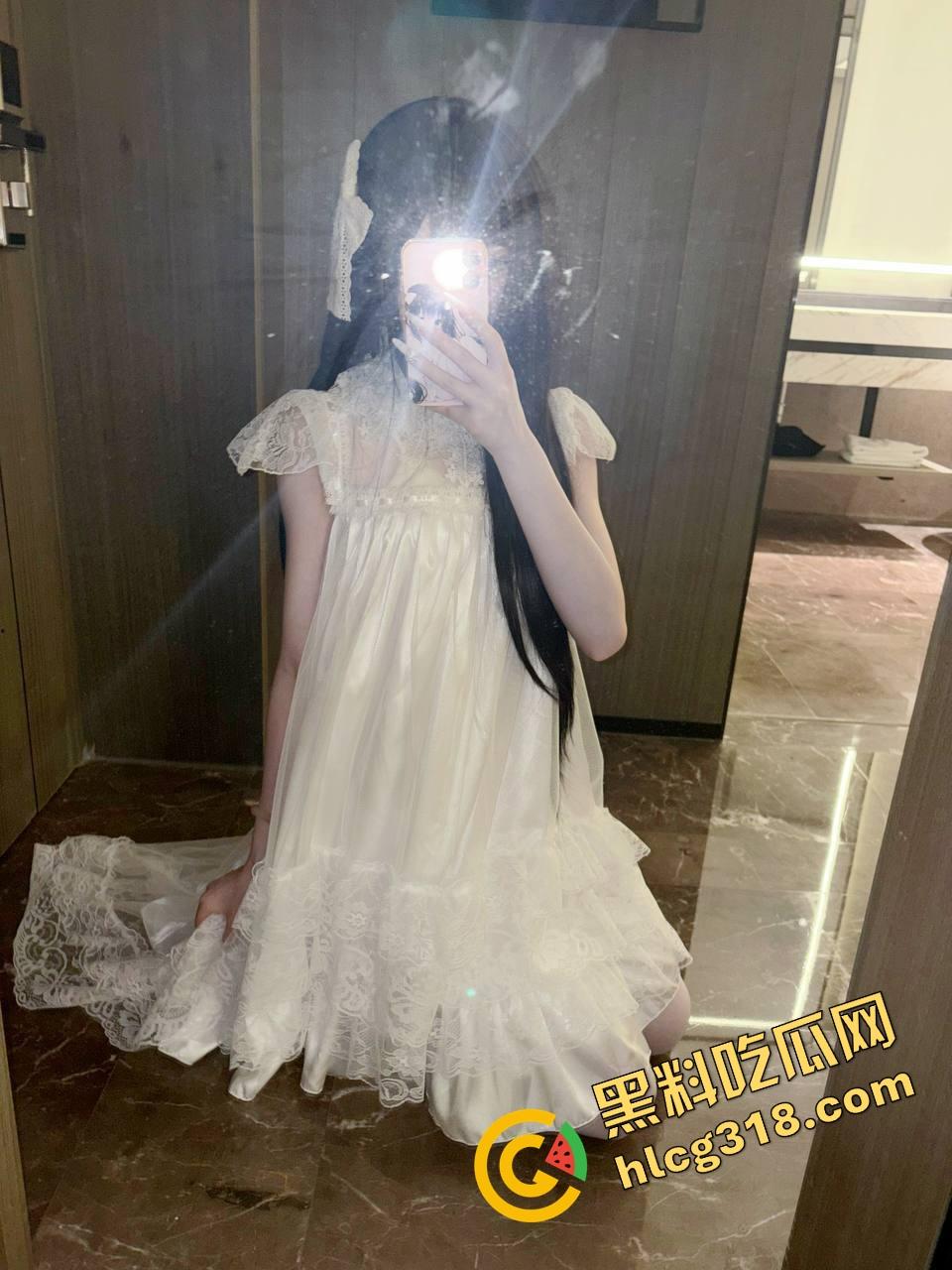 西部快枪手车震首战10秒结束，妹子还没叫出声，车刚晃两下就秒射，这么极品的浪逼全浪费了！-3