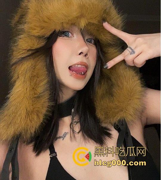 抖音性感网红【多哥kiko】定制私拍独家曝光，身着各种性感内衣丝袜，摆出各种挑逗姿势， 上演极致诱惑！-6