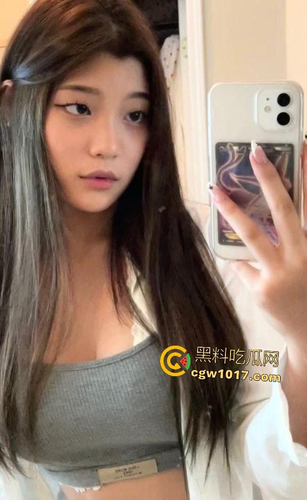 韩国女网红被富豪调教成狗,自拍舔脚舔地板表忠心,被栓狗链狠操,谁知一分钟早泄秒射,这钱赚得太轻松了!-1