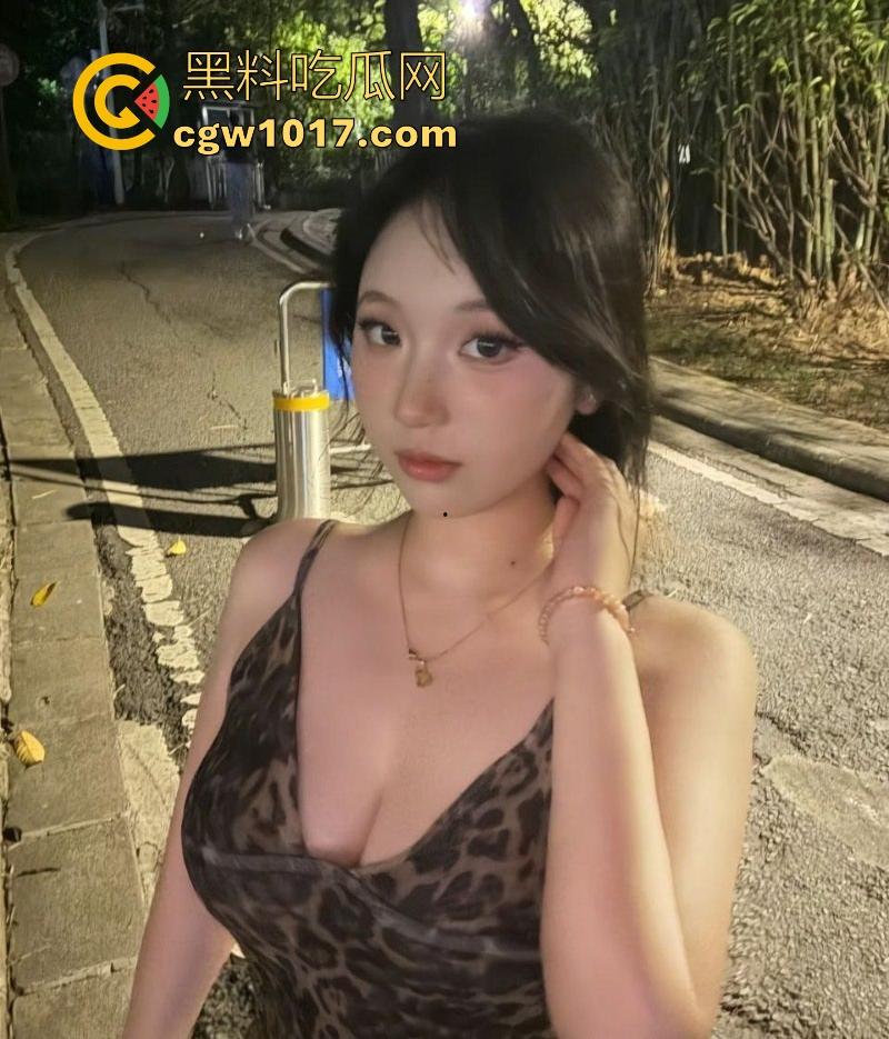 广西大学极品御姐【林瑶】约炮师弟视频曝光，黑丝连体服裹身勾勒完美曲线，口交吞屌多体位激情爆操！-2