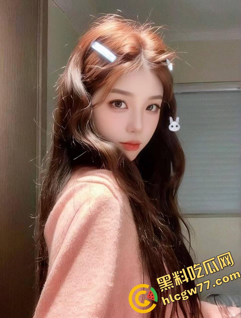 一龙两凤顶级操演，沪上大哥找Coser圈两个妹子双人足交舔屌，蜜桃臀齐飞根本不知干哪边！-1