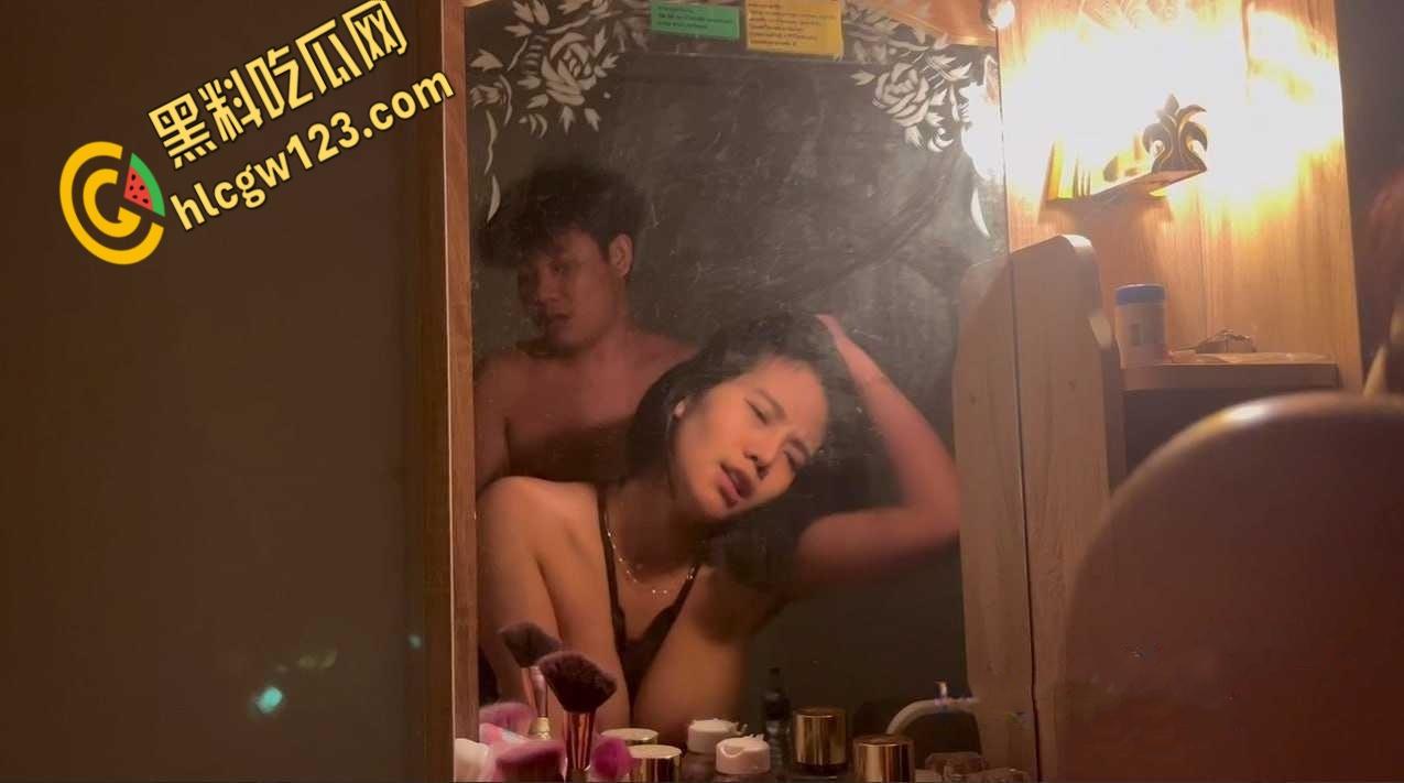 极品巨乳嫩妹遭渣男泄密,奶子又大又挺又圆,被操的时候表情风骚,淫叫不断!-5