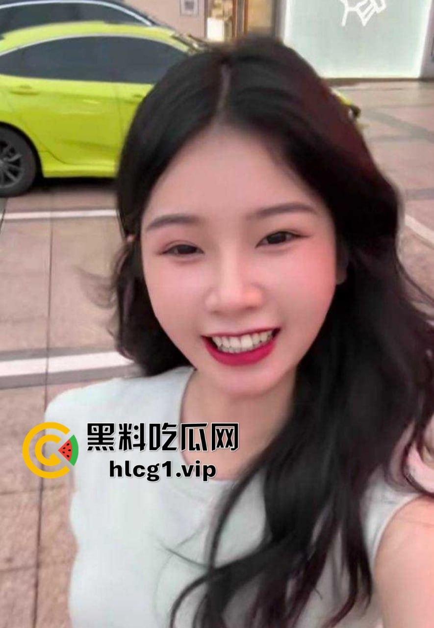 抖音60万粉丝的快乐小宝出手阔绰!酒吧豪掷千金点男模,腹肌小哥享受顶级福利!-3