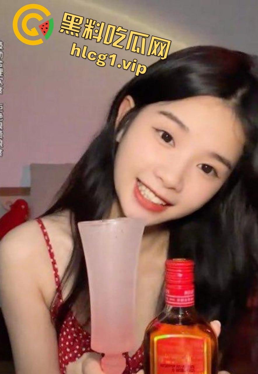 抖音60万粉丝的快乐小宝出手阔绰!酒吧豪掷千金点男模,腹肌小哥享受顶级福利!-6