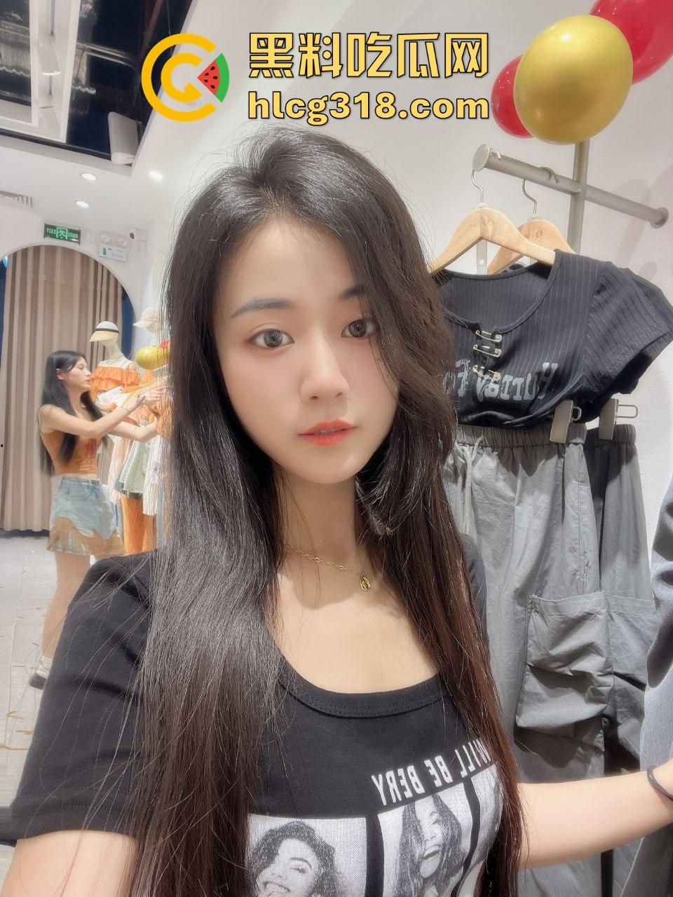 护士姐姐身穿黑丝勾引弟弟，妖娆风骚包臀裙，身姿诱人激情四溢，帧帧充满极致撸点！-3