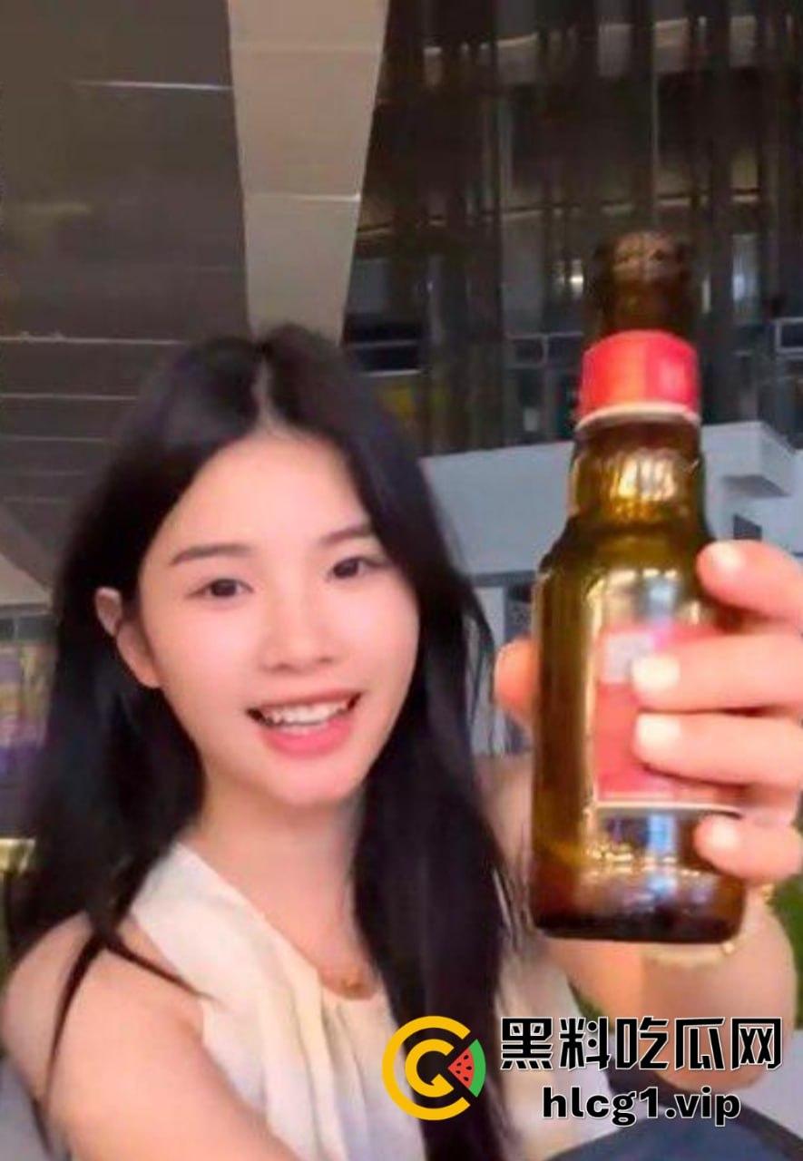 抖音60万粉丝的快乐小宝出手阔绰!酒吧豪掷千金点男模,腹肌小哥享受顶级福利!-10