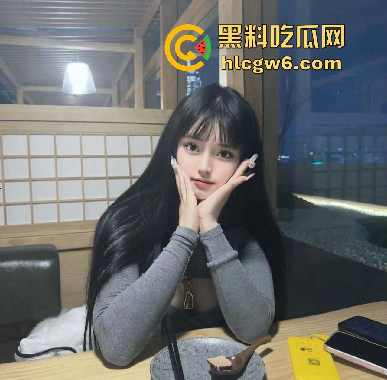 大连性感巨乳大长腿女神【淼淼】露脸狂操视频外泄，被金主爆出猛料，姿势骚到叫人恨不得干穿屏幕！-1