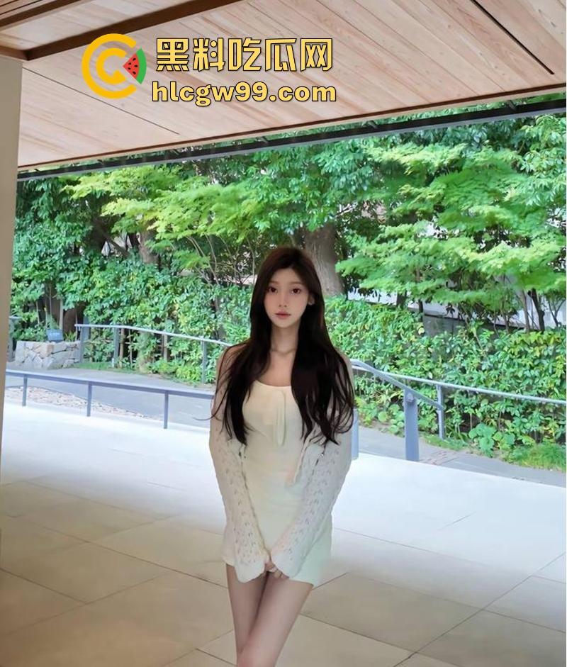 抖音高颜值网红【垚垚垚垚垚】一边直播一边被金主后入爆操，审核是睡着了吗 这都不封号？-2