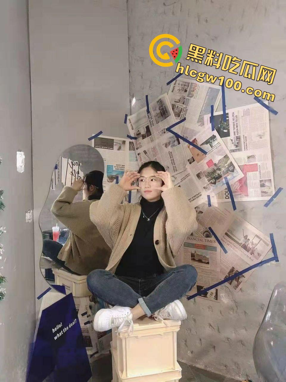 吉大高学历反差研究生【李秋月】,初经人事的她在镜头前卖力而又笨拙的展示自己的酮体-3