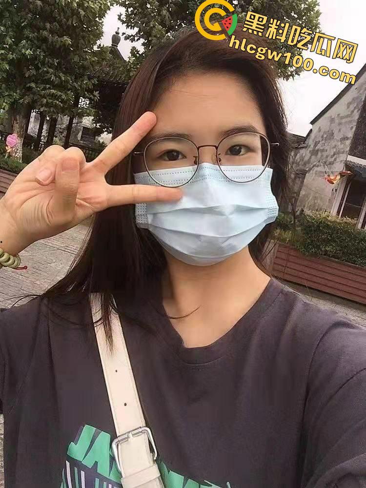 吉大高学历反差研究生【李秋月】,初经人事的她在镜头前卖力而又笨拙的展示自己的酮体-5