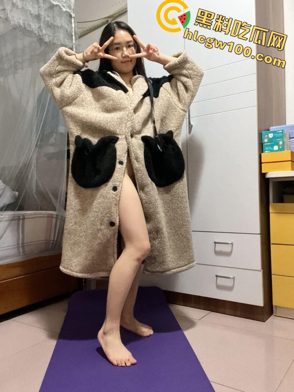 吉大高学历反差研究生【李秋月】,初经人事的她在镜头前卖力而又笨拙的展示自己的酮体-14