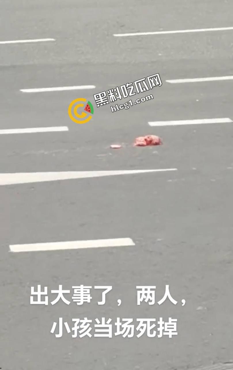 四川南充南部县大润发 发生一起车祸碾压事件 母亲带女儿开电动车被大巴碾压 孩子当场死亡-3