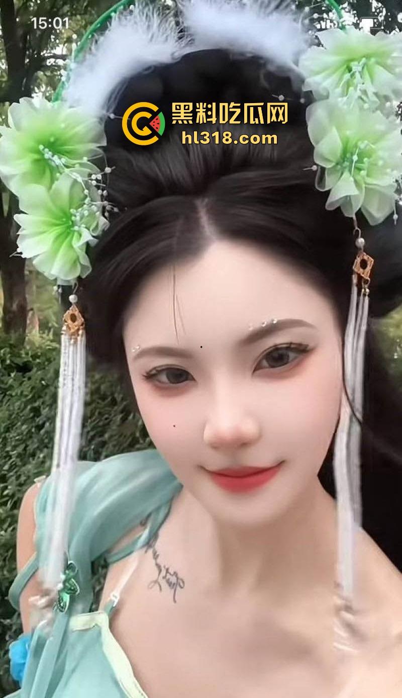 抖音巨乳网红【老刘又胖了】私密擦边热舞曝光，G杯大奶引人注目，劲爆热舞散发原始诱惑！-2