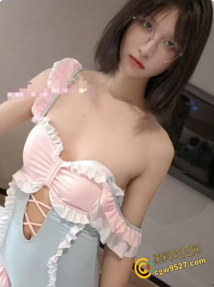 河南高颜值女大学生，被河南老乡包夜猛操一晚上，男子竟趁妹子睡着把钱偷走，被妹子全网曝光 ！-1