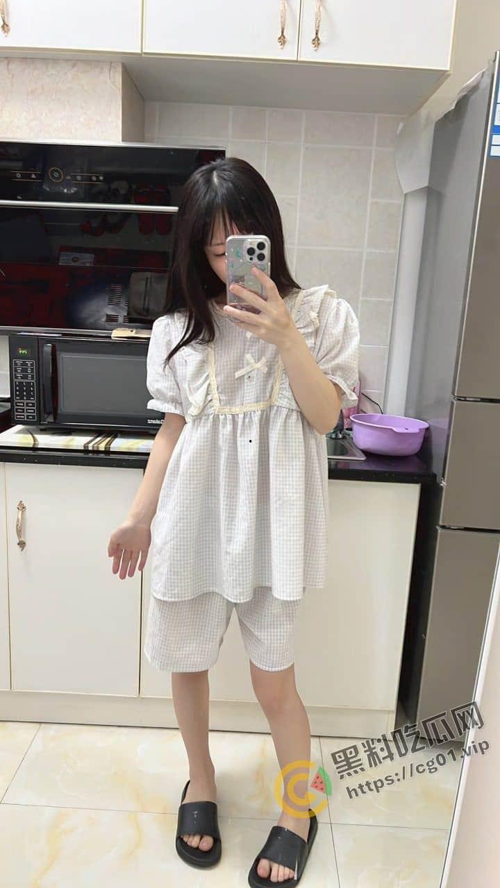 抖音 记录美好生活  #晓晓可可爱 一个有着自拍癖的猪猪女孩-11