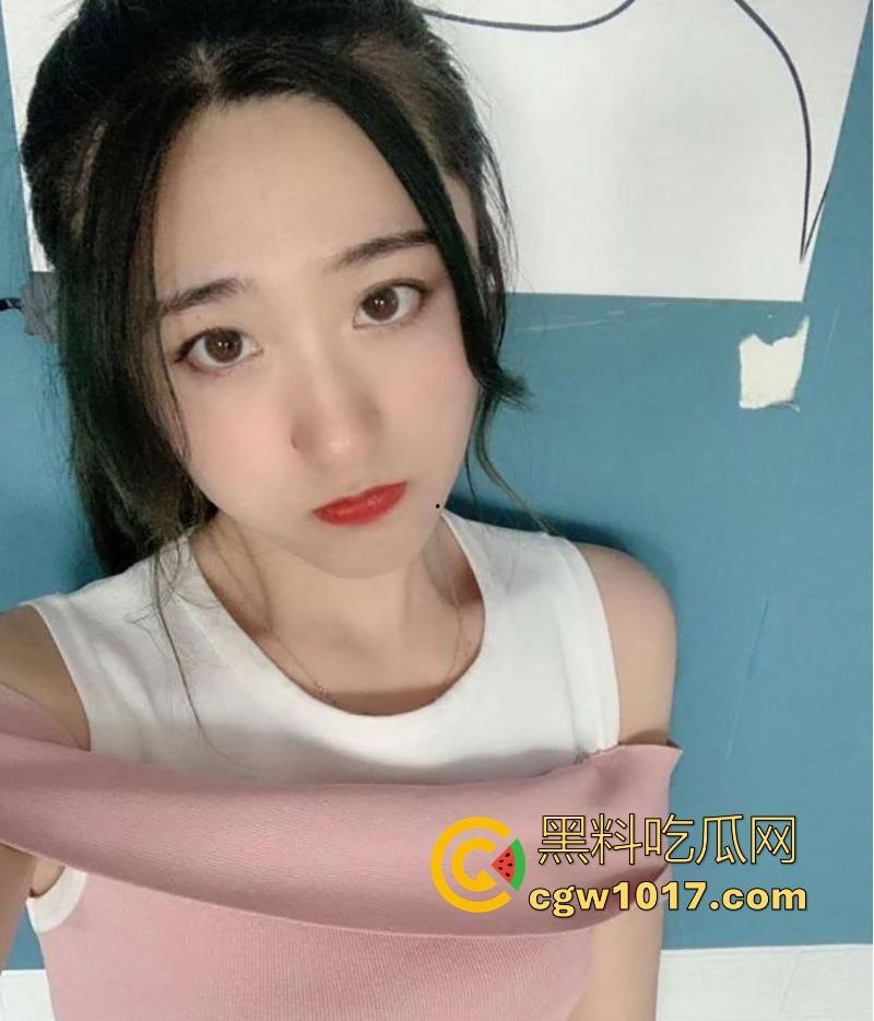 辽宁工商学院【廖齐柔】清纯外表下淫乱至极，实习工作期间与同事约炮做爱，男友怒爆露脸视频报复！-2