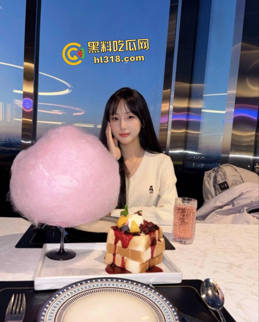 贺州高中精神小伙约炮女学生,女仆制服装露脸骑乘,动作比老阿姨还要熟练,这是被大鸡巴征服了吧!-2