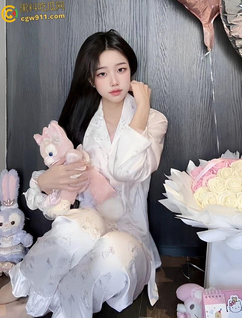 河南银行实习生【张文静】，被男友调教成淫骚母狗，情趣婚纱深喉口爆，露脸自慰SM束缚，玩法超淫！-2