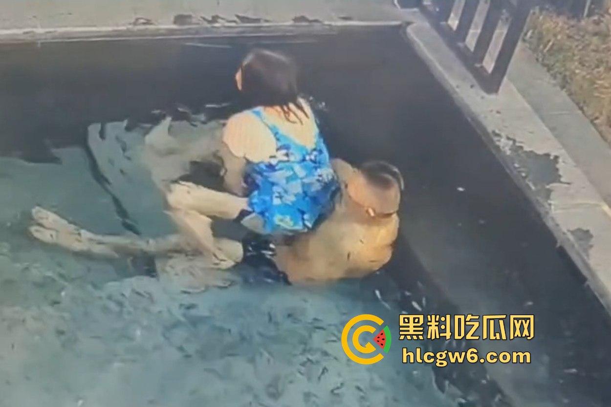 南京老骚逼真会玩 鱼疗池激情操逼玩铁锅炖 鱼被活活踩死干死满池漂着小鱼尸体 工作人员当场骂娘!-4
