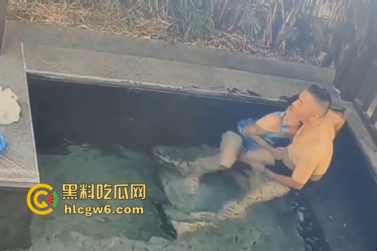 南京老骚逼真会玩 鱼疗池激情操逼玩铁锅炖 鱼被活活踩死干死满池漂着小鱼尸体 工作人员当场骂娘!-13