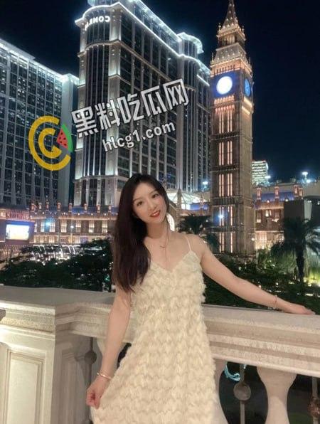 长沙外国语学院清纯校花 贺春 被大哥后入抽插爆射!妹子性感的娇喘呻吟太勾人了-1