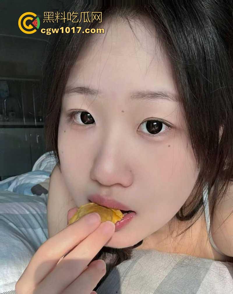湖南大奶甜妹【马慧】清纯大奶少女初尝禁果,露脸撩拨求操,玩骑乘后入挨操还会吸吮手指,这种骚母狗咋培养的呢!-2