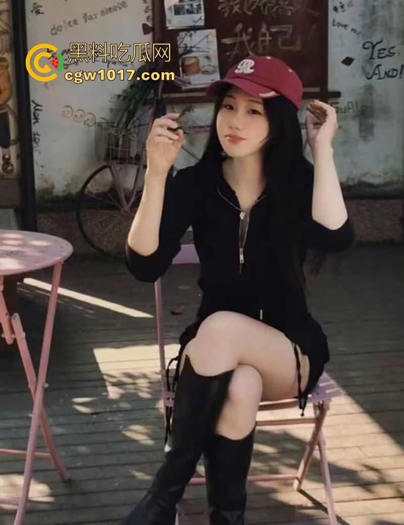 湖南大奶甜妹【马慧】清纯大奶少女初尝禁果,露脸撩拨求操,玩骑乘后入挨操还会吸吮手指,这种骚母狗咋培养的呢!-5