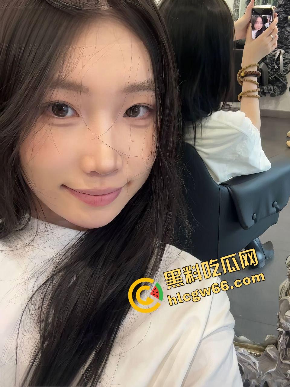 苏州学生妹【赵美凤】商场厕所跪舔被口爆,小嘴操成小穴,拉丝吞精舔根到底,男友在隔间撸到射!-1