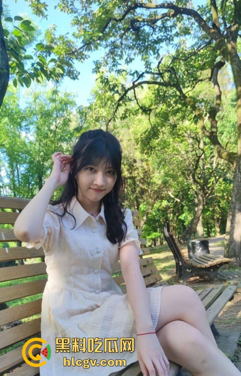 海归杭州情侣全套流出！【宋如依】表面清纯实则骚，连拍照都少不了被爆插的肥臀！-3