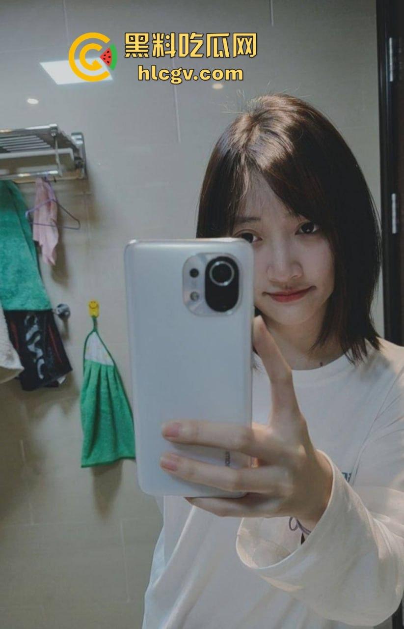 海归杭州情侣全套流出！【宋如依】表面清纯实则骚，连拍照都少不了被爆插的肥臀！-15