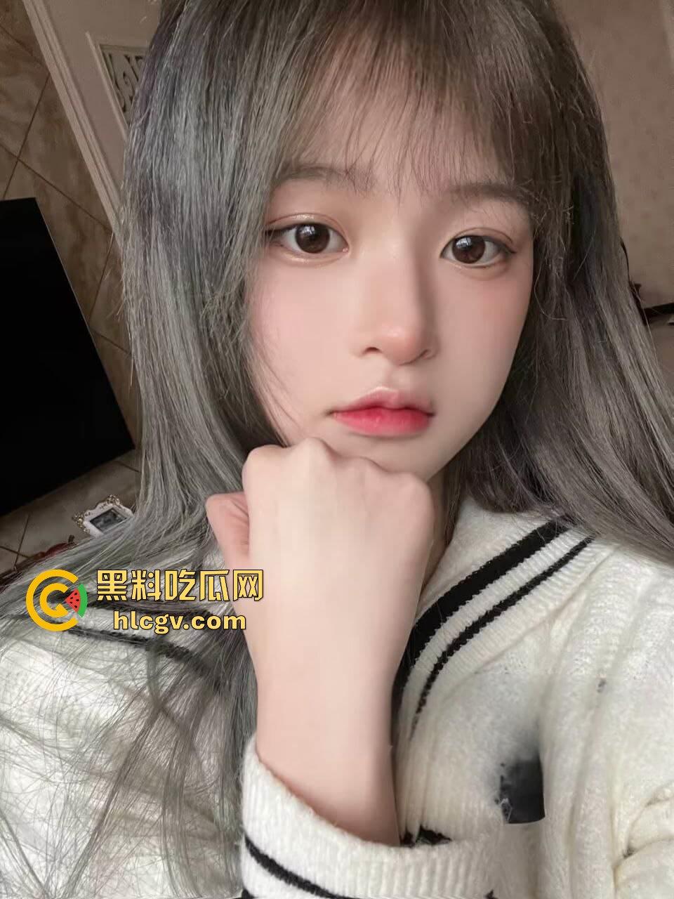 04年小美女【周小喵】在家JK白丝自慰视频流出！一个人自慰也要仪式感十足！-3