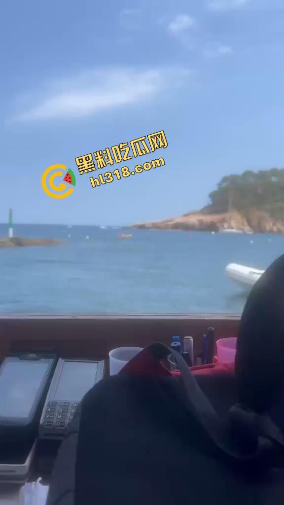 风雨交加浪涌如潮，在海中怒干鲍鱼，海风吹干精液，浪花上打在身上啪啪响，他说风雨中这点痛算什么！-8