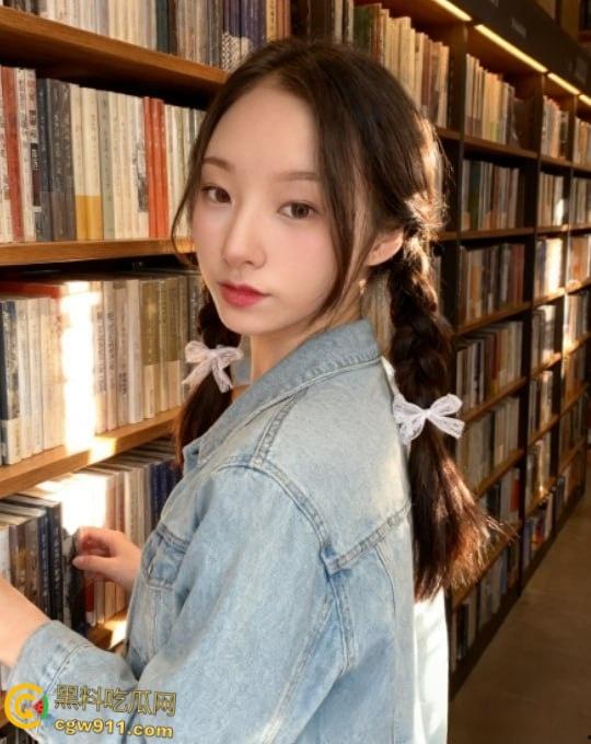 青岛农业大学【徐智欣】，为拍写真勾引摄影师当男友，反差小母狗深喉大屌，黑丝小翘臀被疯狂打桩！-2